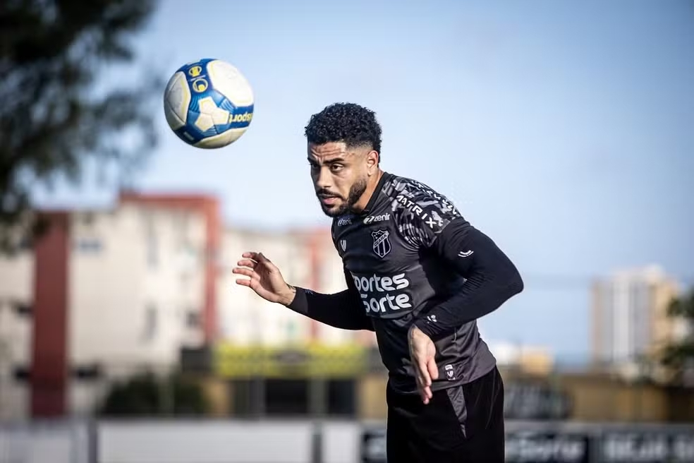 Matheus Bahia e outros cinco jogadores se juntam ao elenco do Ceará para jogo contra o Grêmio