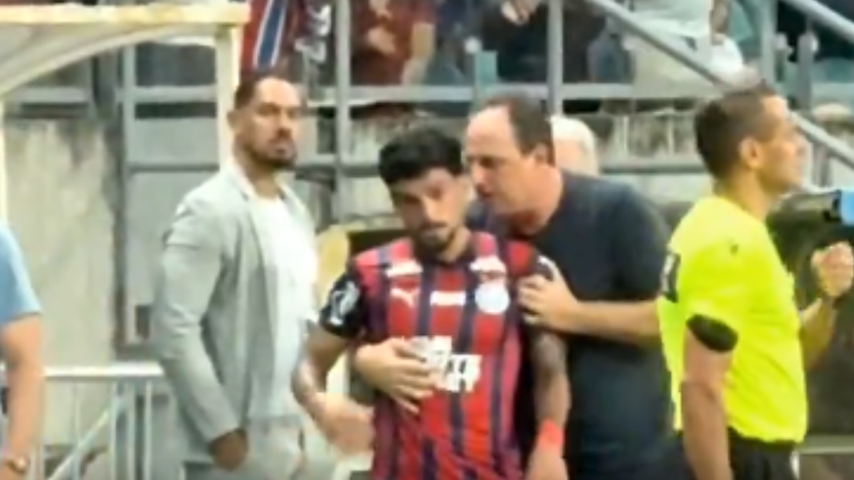 Leitura labial mostra Cauly xingando torcida do Bahia e pedido de Ceni para ida ao vestiário 1 Bahia x Fluminense: leitura labial mostra momento de Cauly, torcida e Ceni.