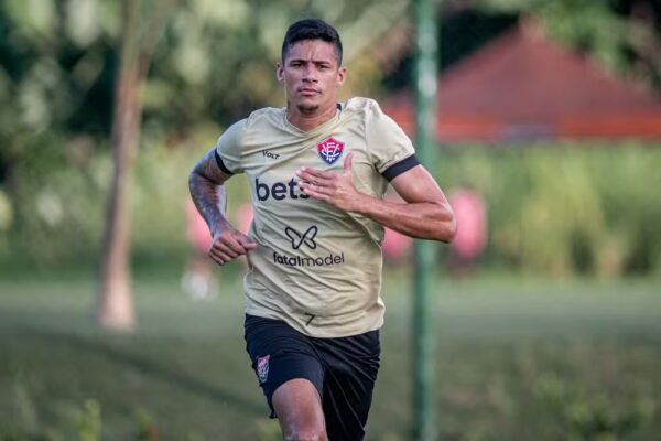 Vitória solicita retorno e zagueiro Camutanga deixa o Remo após breve empréstimo 1 Camutanga- Vitória