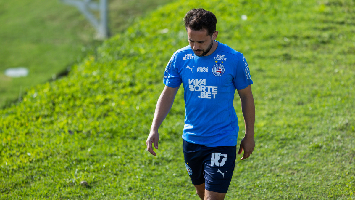 Bahia perde Everton Ribeiro, suspenso, para jogo contra o Corinthians