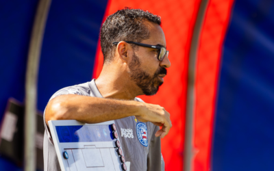 Técnico do Bahia exalta projeto tricolor e afirma que renovação está próxima de ser acertada: “Sou muito feliz aqui”