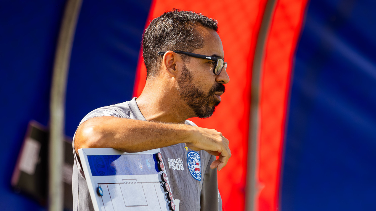 Técnico do Bahia exalta projeto tricolor e afirma que renovação está próxima de ser acertada: “Sou muito feliz aqui”