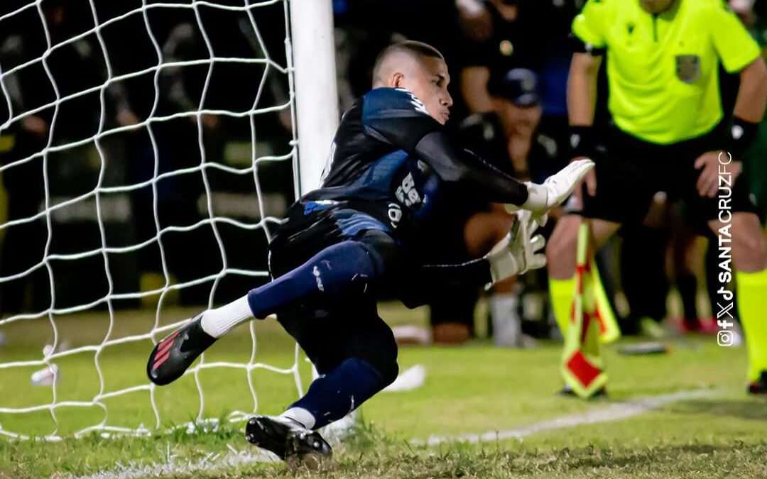 Herói da classificação do Santa Cruz, Rokenedy destaca confiança de Marcelo Cabo e vira a chave para a próxima fase na Série D