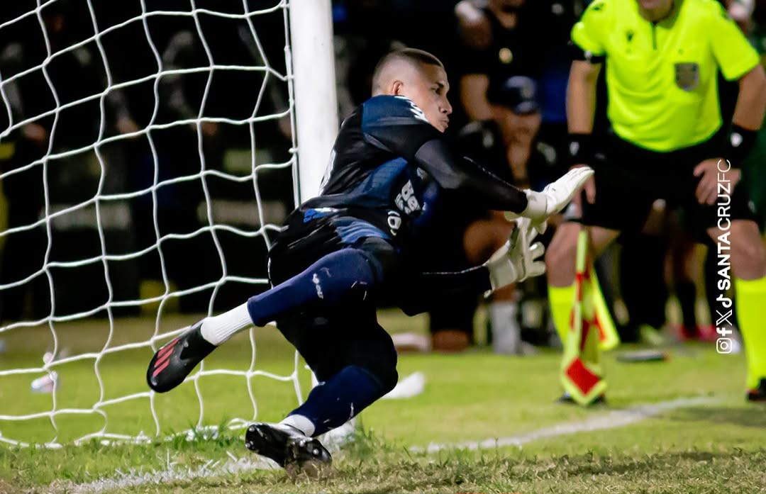 Herói da classificação do Santa Cruz, Rokenedy destaca confiança de Marcelo Cabo e vira a chave para a próxima fase na Série D