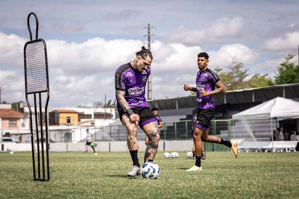 Ceará: Vina é regularizado e fica à disposição para estrear no Brasileirão 1 Vina - Meio-Campo - Ceará