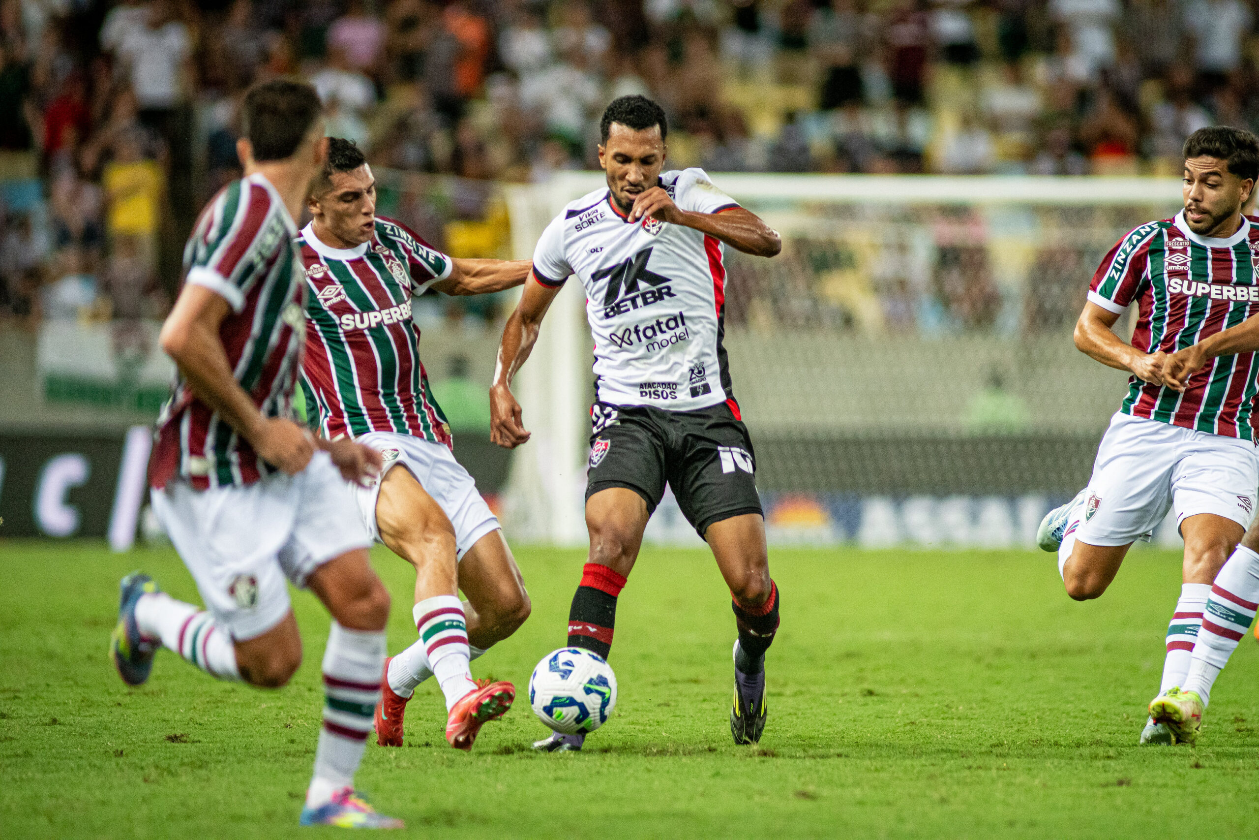 Vitória defende tabu de oito anos sem perder para o Fluminense no Barradão