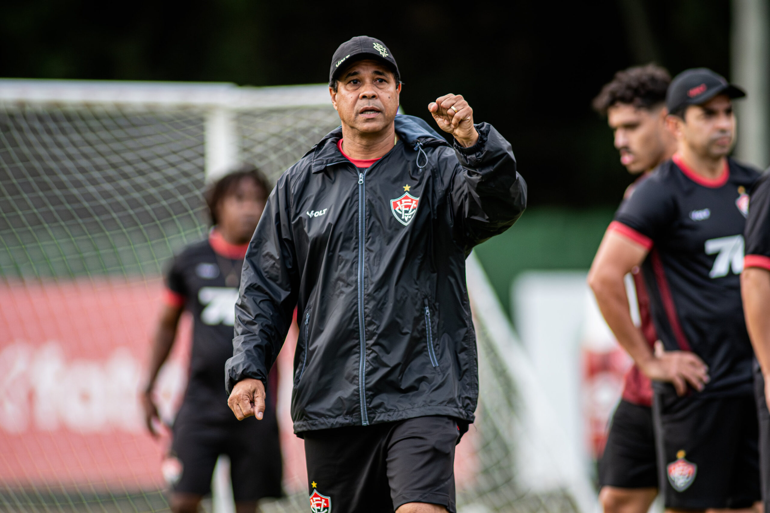 Com efetivação de Rodrigo Chagas, Vitória aposta pela sétima vez em solução interna nos últimos 15 anos