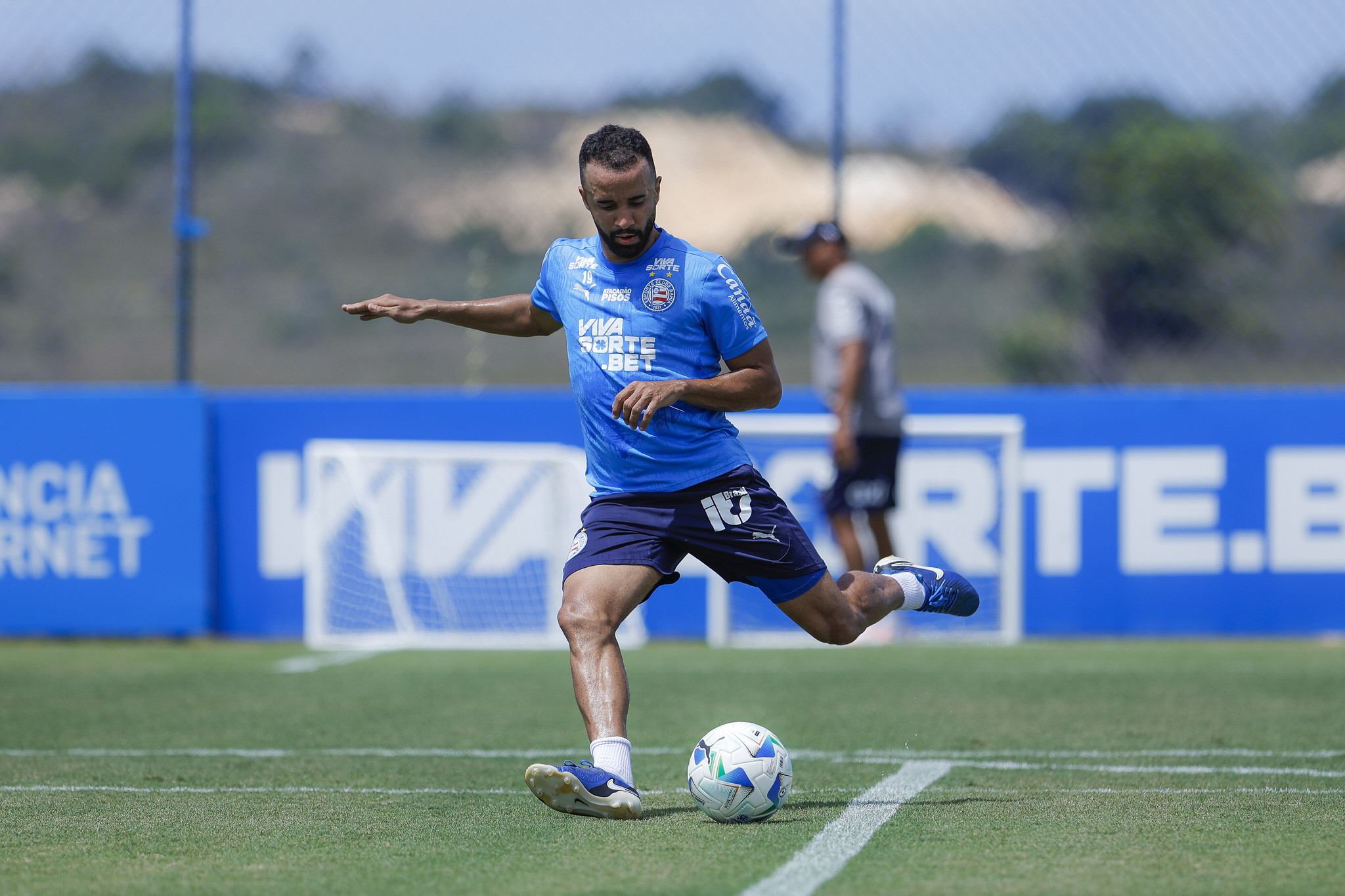 Bahia inicia preparação para enfrentar o Ceará com seis jogadores em transição física