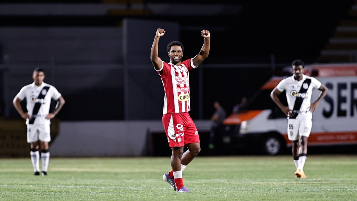 Bruno Mezenga, atacante do Náutico