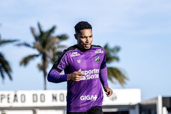 Fernandinho retorna aos treinamentos com elenco do Ceará e fica à disposição de Condé 1 Ceará - Fernandinho - Atacante - Porangabuçu