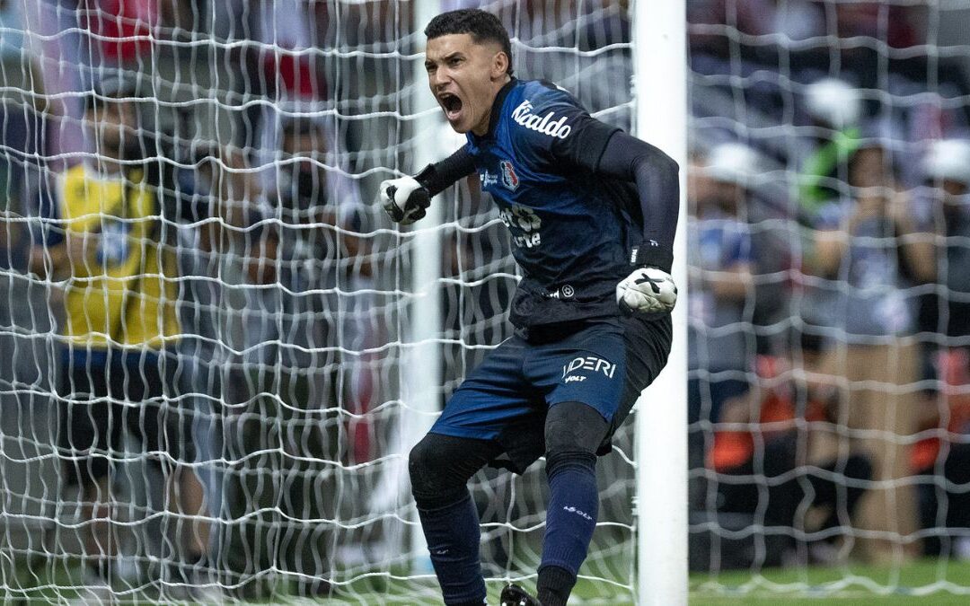 Herói improvável, Rokenedy vira peça-chave em acesso do Santa Cruz