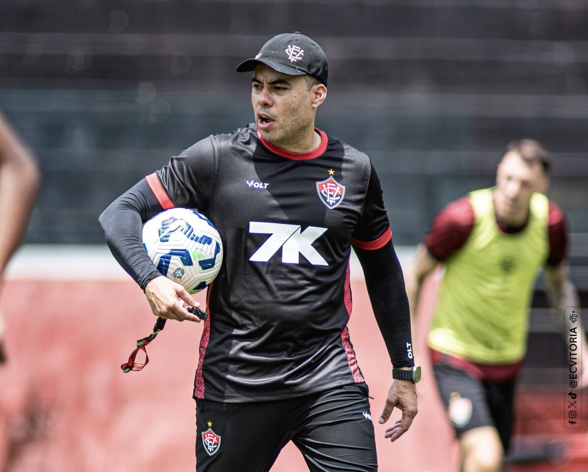 Vitória consegue campanha de classificados à Libertadores sob comando de Jair Ventura 1 Jair Ventura - Vitória - Treino