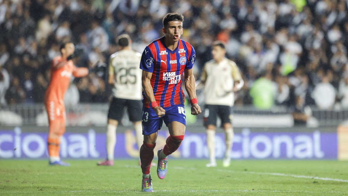 Mateo Sanabria, atacante do Bahia, em jogo contra o Vasco pela Série A 2025 no estádio de São Januário