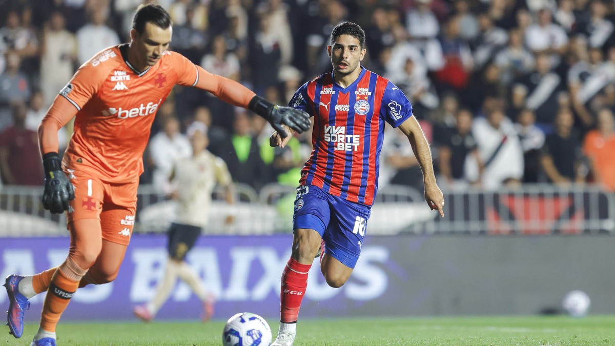 Michel Araújo, meia-atacante do Bahia, em jogo contra o Vasco pela Série A 2025 no estádio de São Januário