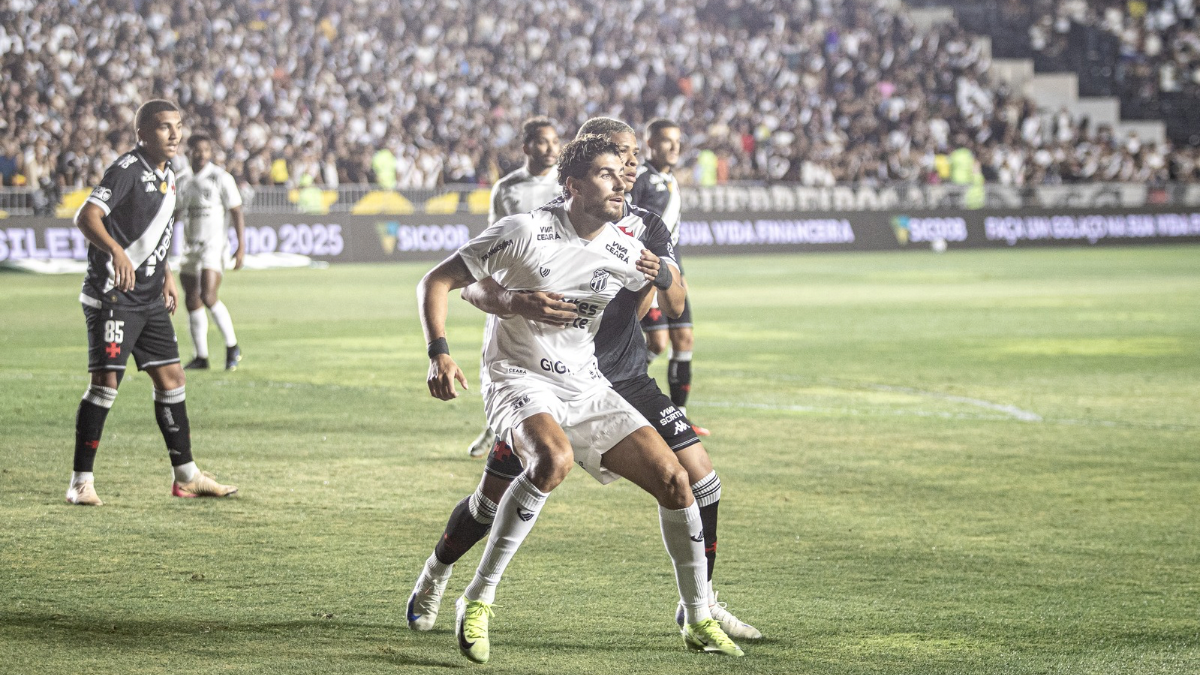 Ceará supera expulsão, marca no fim e arranca empate contra o Vasco fora de casa