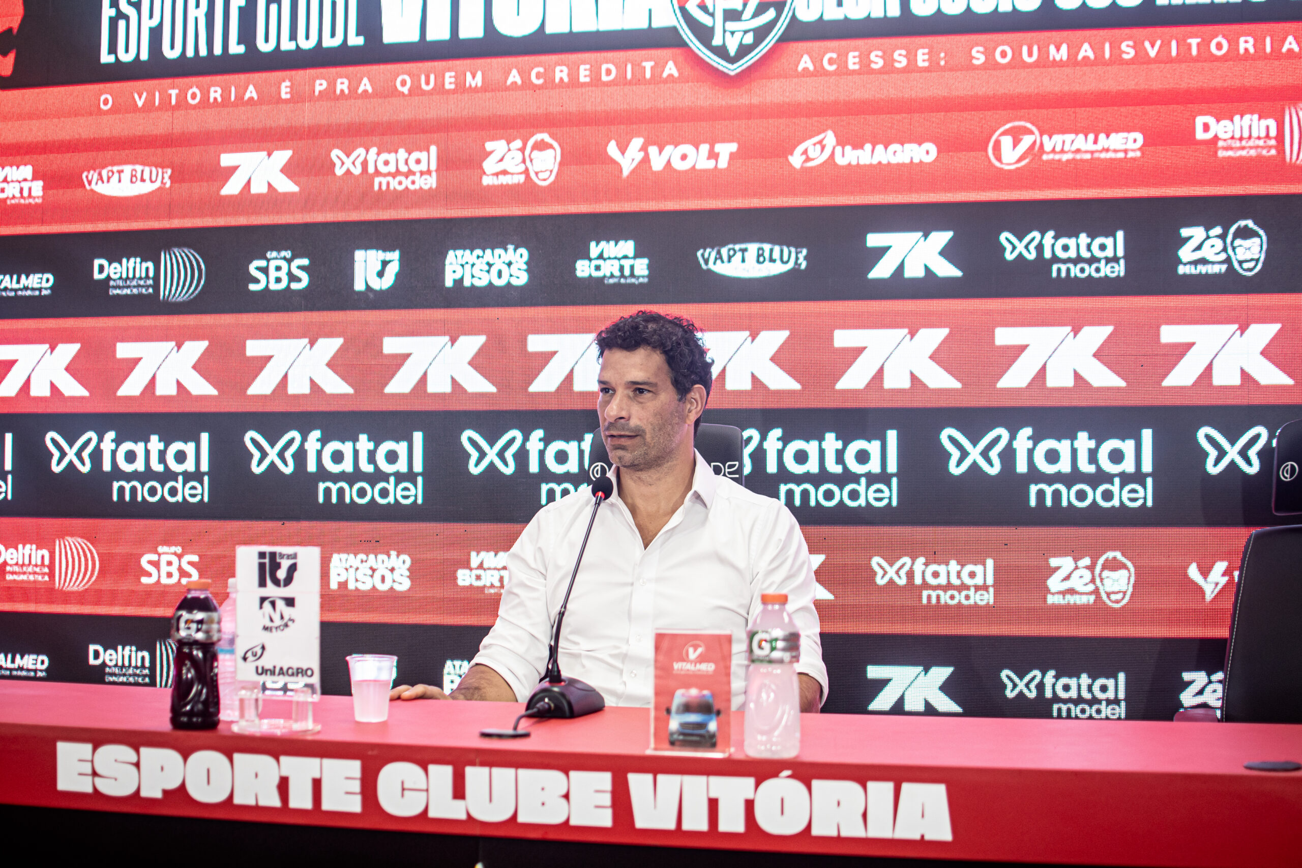 Diretor executivo de futebol do Vitória avalia janela de transferências do Leão: “Seguramente foi satisfatório”
