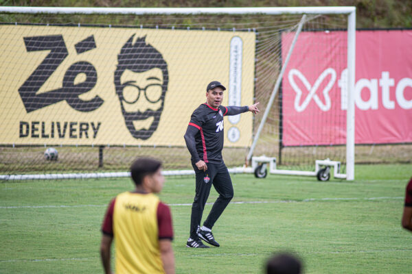 Jair Ventura comanda treino no Vitória - Foto: Victor Ferreira/EC Vitória