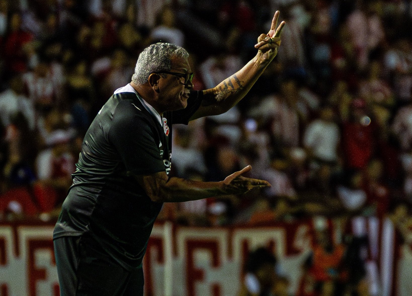 Hélio dos Anjos detona arbitragem após vitória do Náutico: “Expulsão de uma forma ridícula”