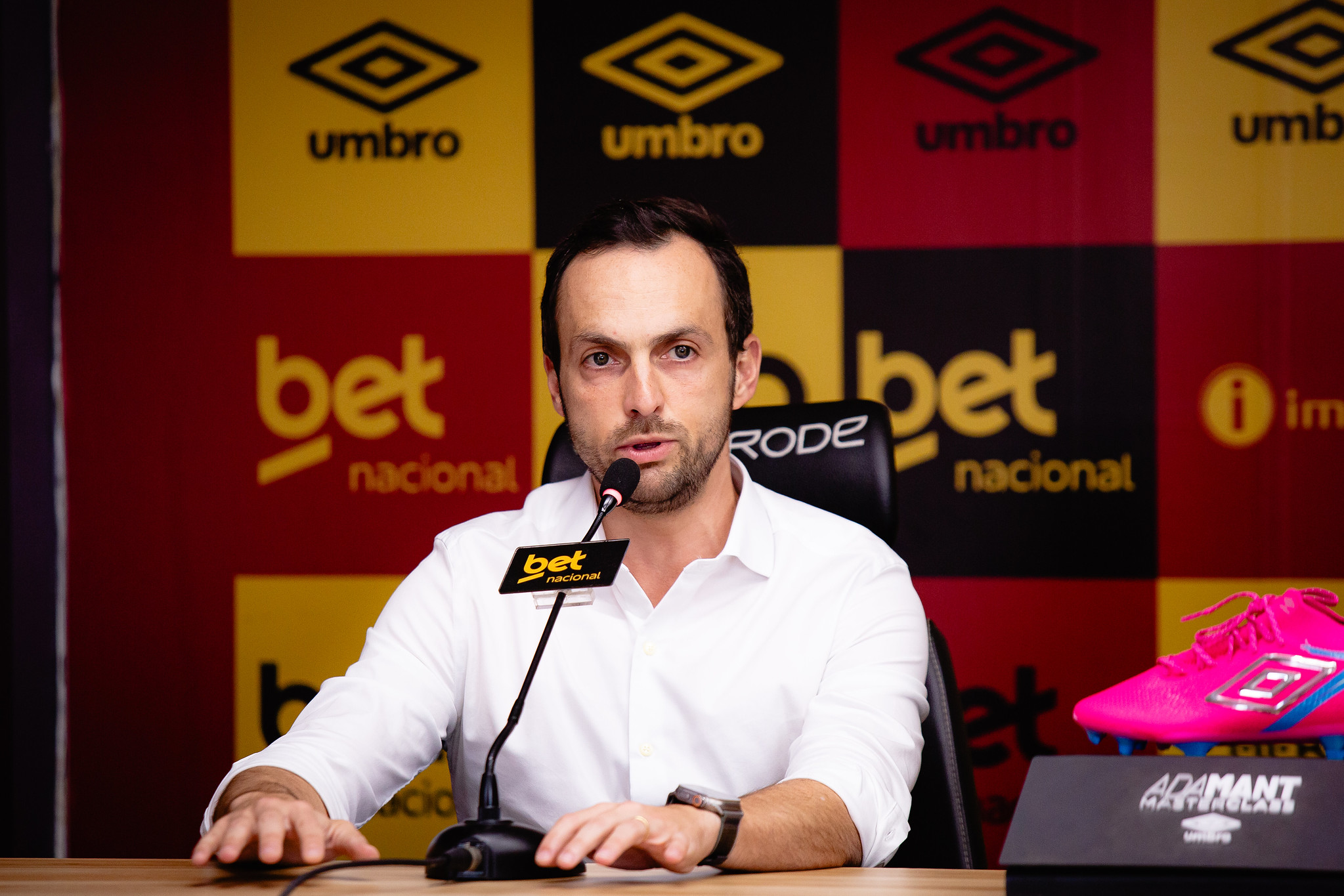 Diretor detona arbitragem de Raphael Claus após empate contra o Fluminense: “Parece que tem coisa contra o Sport”