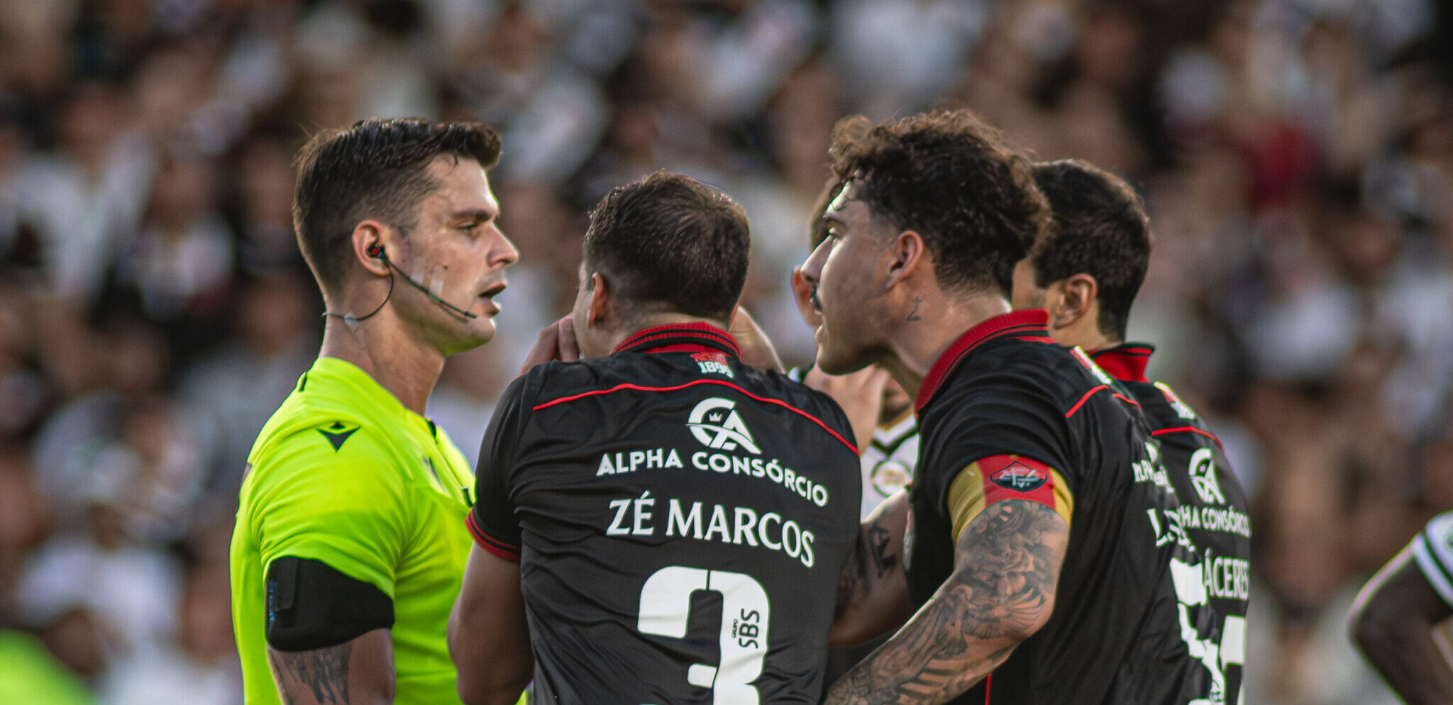 Vitória é a equipe com mais jogadores expulsos na Série A