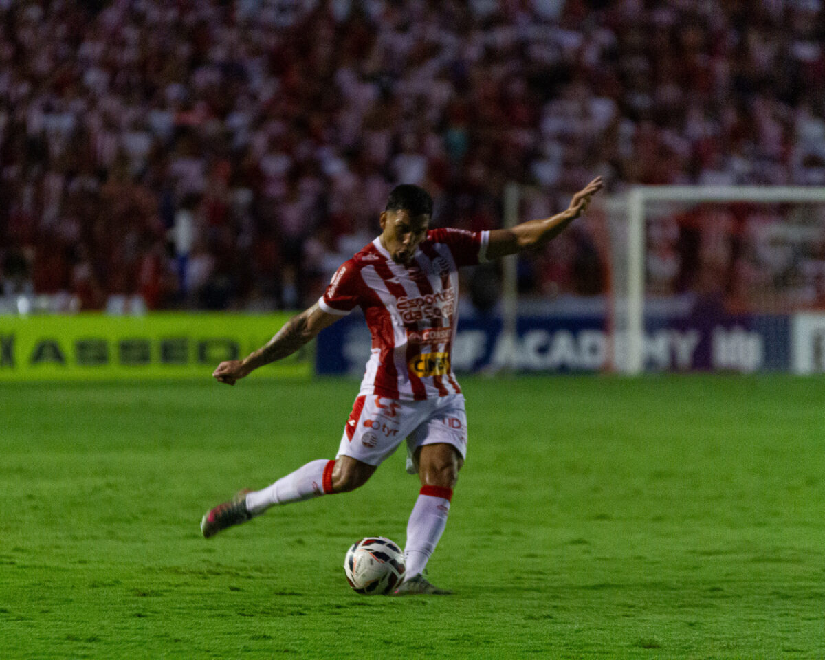 Paulo Sérgio decide, Náutico vence Brusque e conquista acesso à Série B 2 Náutico x Brusque