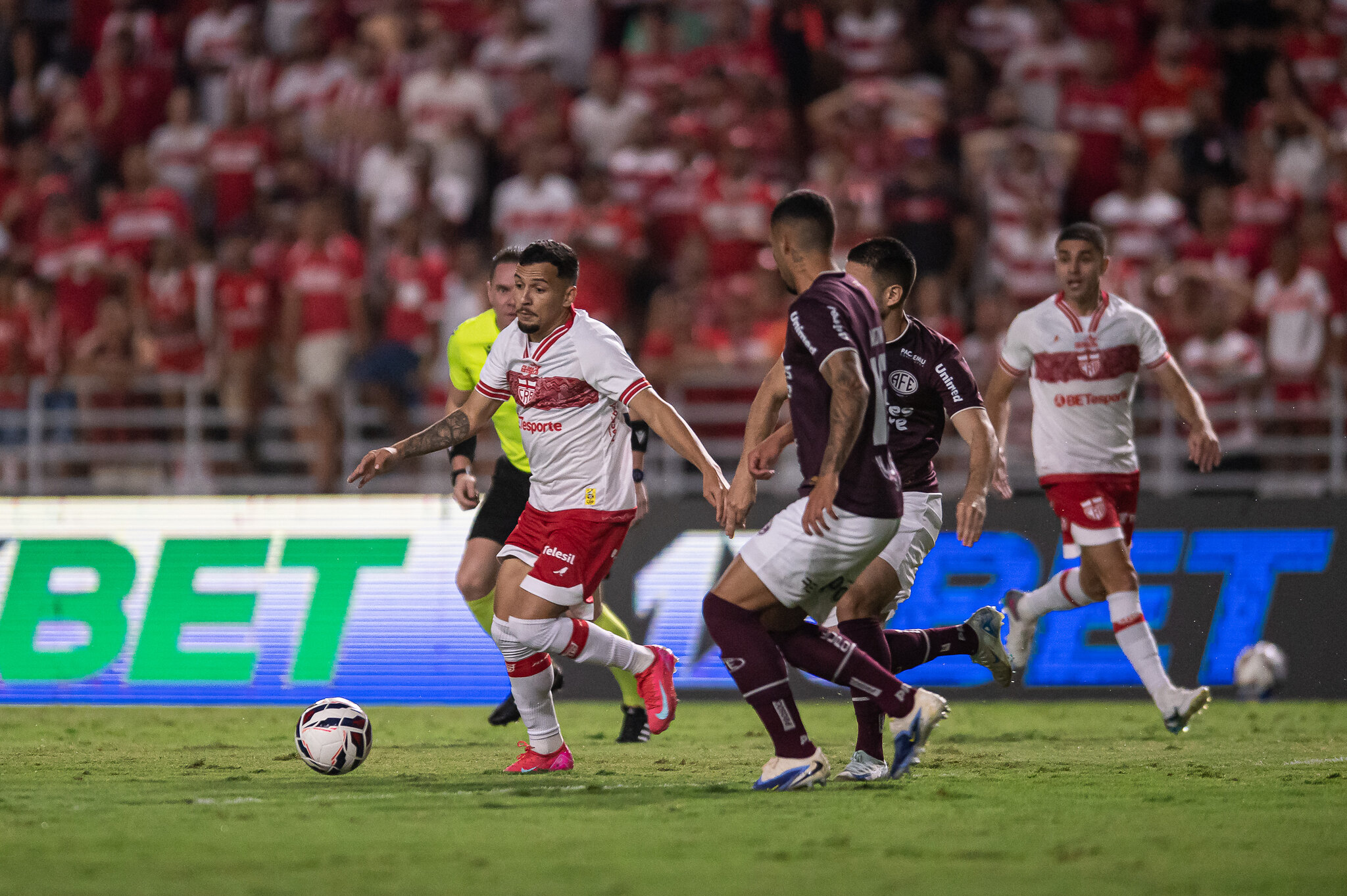 Em jogo movimentado, CRB fica no empate com a Ferroviária e se distancia do G-4 da Série B