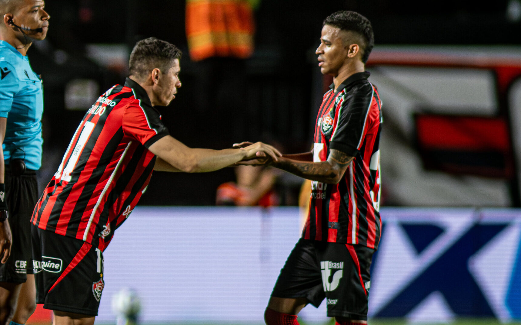 Osvaldo brinca em substituição com Erick no Vitória: “Tu mijava na cama e eu já jogava no profissional”