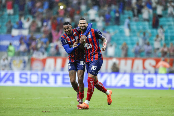 Debaixo de muita chuva, Bahia vence Internacional na Fonte Nova e se aproxima do G4 da Série A 1 Willian José comemora seu gol - Foto: Rafael Rodrigues/EC Bahia