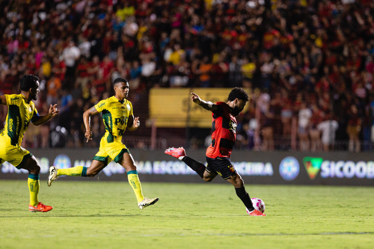 Com pior público na Ilha pela Série A, Sport perde para o Mirassol e segue na lanterna da competição 3 Sport x Mirassol