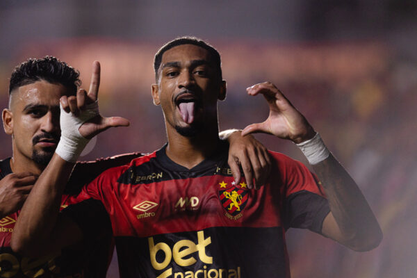 Derik Lacerda, Sport