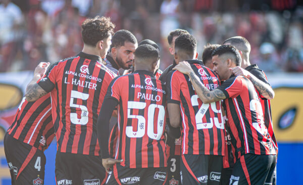 Minutos finais pesam: Vitória estaria na 7º colocação da Série A se não “sangrasse” no fim 1 Equipe do Vitória - Foto: Victor Ferreira/EC Vitória