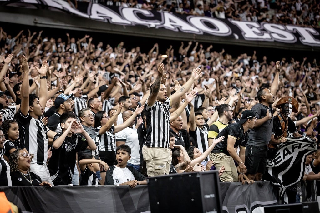 Com preços promocionais, Ceará inicia venda de ingressos para jogo contra o Fluminense
