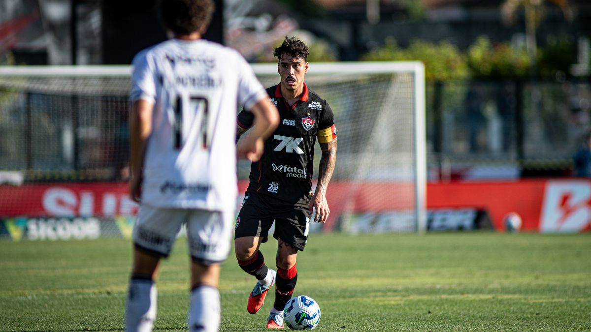 Vitória leva gol no último minuto e perde para o Vasco em jogo com sete gols