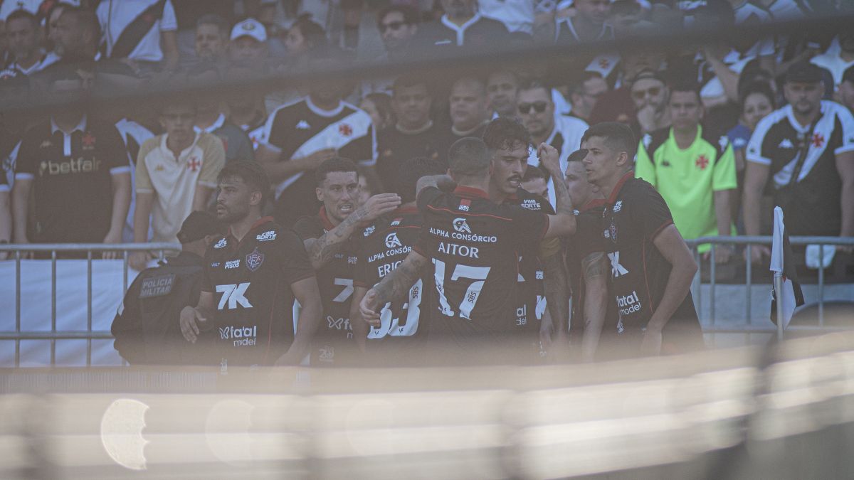 Vasco x Vitória, pela Série A 2025, em São Januário. 