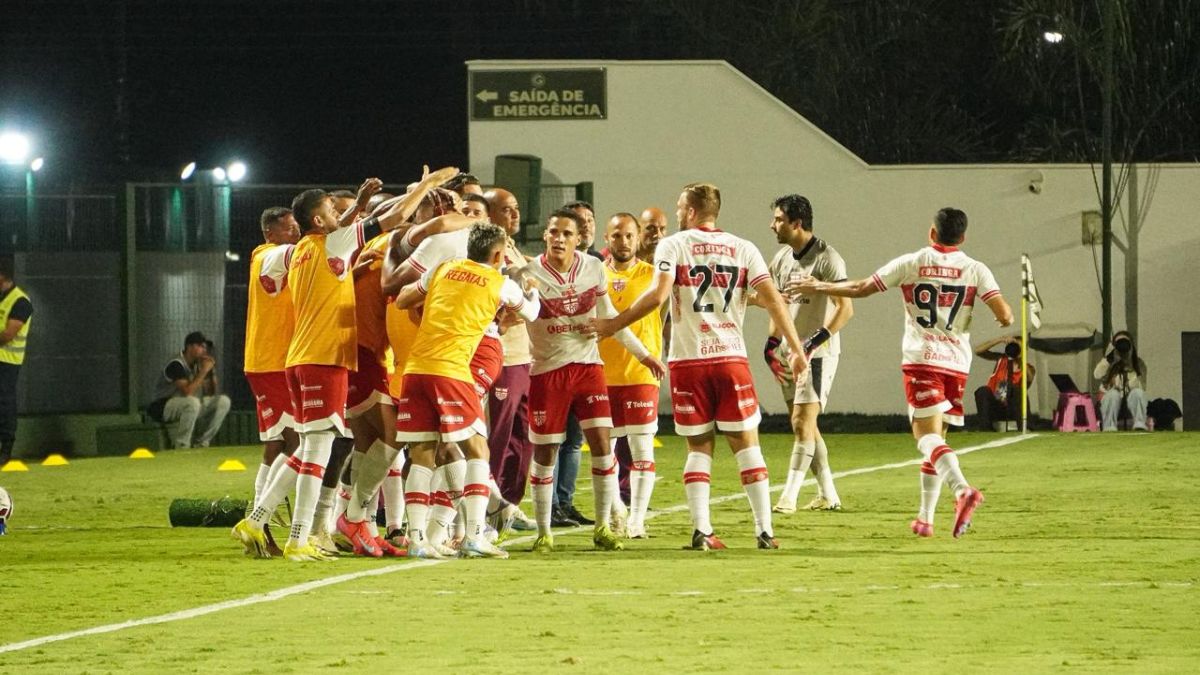CRB vence o vice-líder Goiás de virada fora de casa pela Série B
