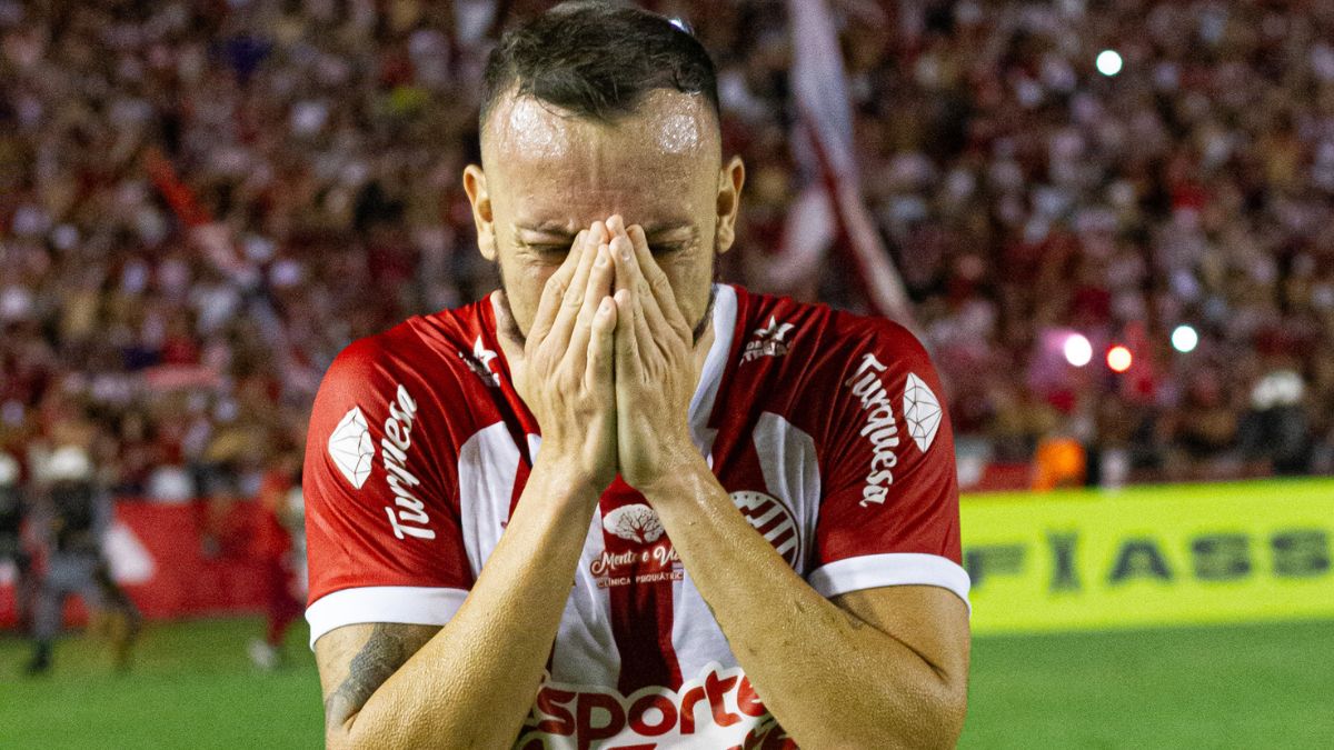 Paulo Sérgio termina 2025 como artilheiro do Náutico com apenas 36% dos jogos disputados