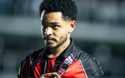 Vitória bate o Santos fora de casa, embola a tabela e segue vivo contra o rebaixamento na Série A