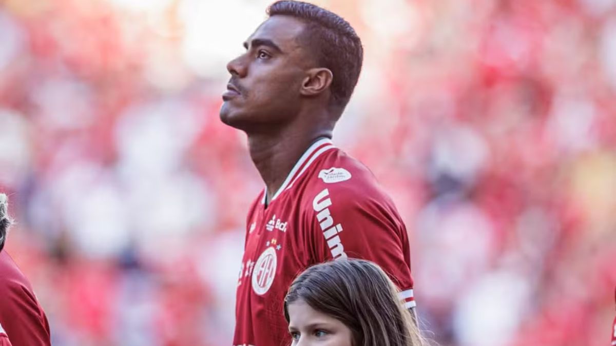 Sem acordo por renovação, América-RN anuncia saída do volante Ferreira