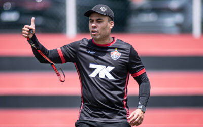 Jair exalta atuação do Vitória mesmo em derrota para o Flamengo: “Meu time foi melhor”