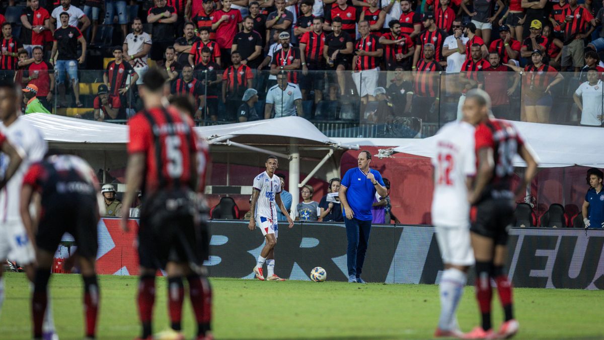 Bahia tenta dar fim a tabu de nunca ter vencido o Vitória no Barradão em jogos pela Série A; veja números 1 Bahia tenta quebrar tabu contra o Vitória.