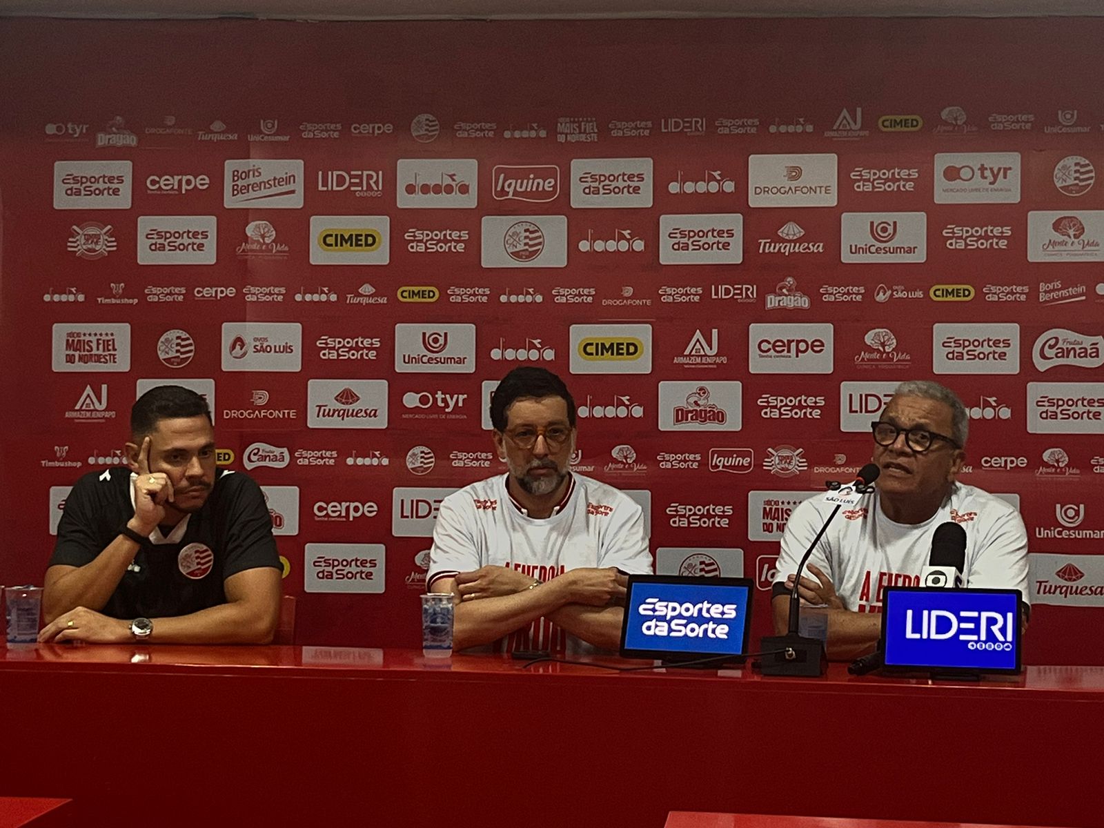 Hélio dos Anjos fala sobre semana difícil no Náutico e alerta para necessidade de investimento para a Série B