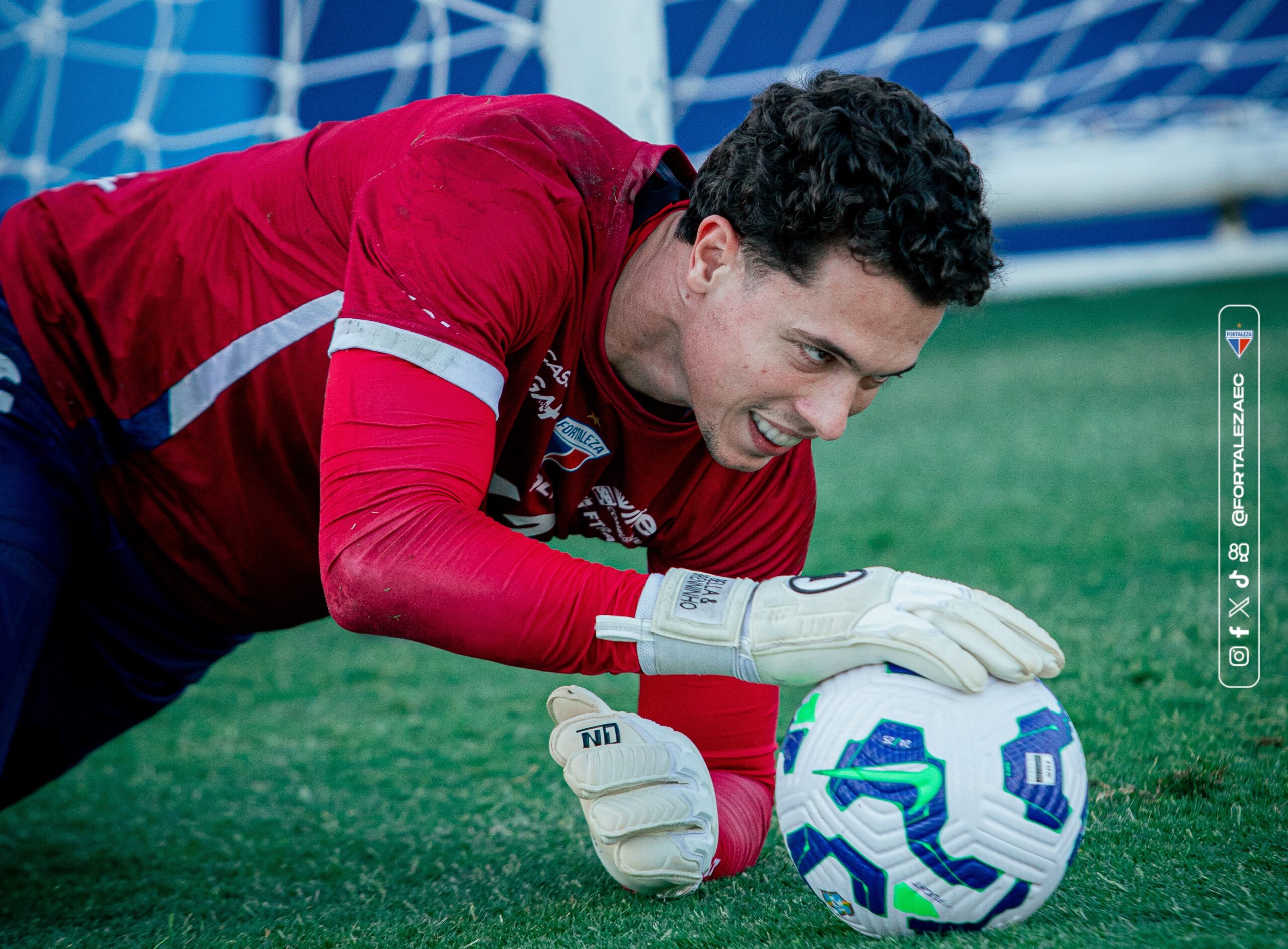 Titular do Fortaleza após lesão de João Ricardo, Brenno mantém alto nível e ganha confiança da torcida