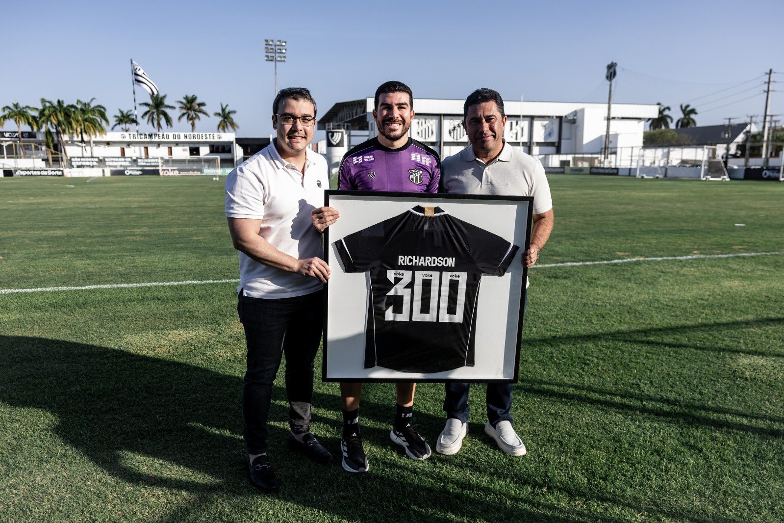Richardson recebe homenagem e celebra marca de 300 jogos pelo Ceará