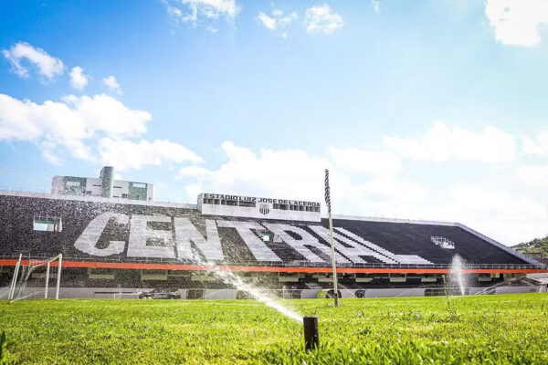 Central lança campanha para troca do gramado do Lacerdão 1 Central - Lacerdão