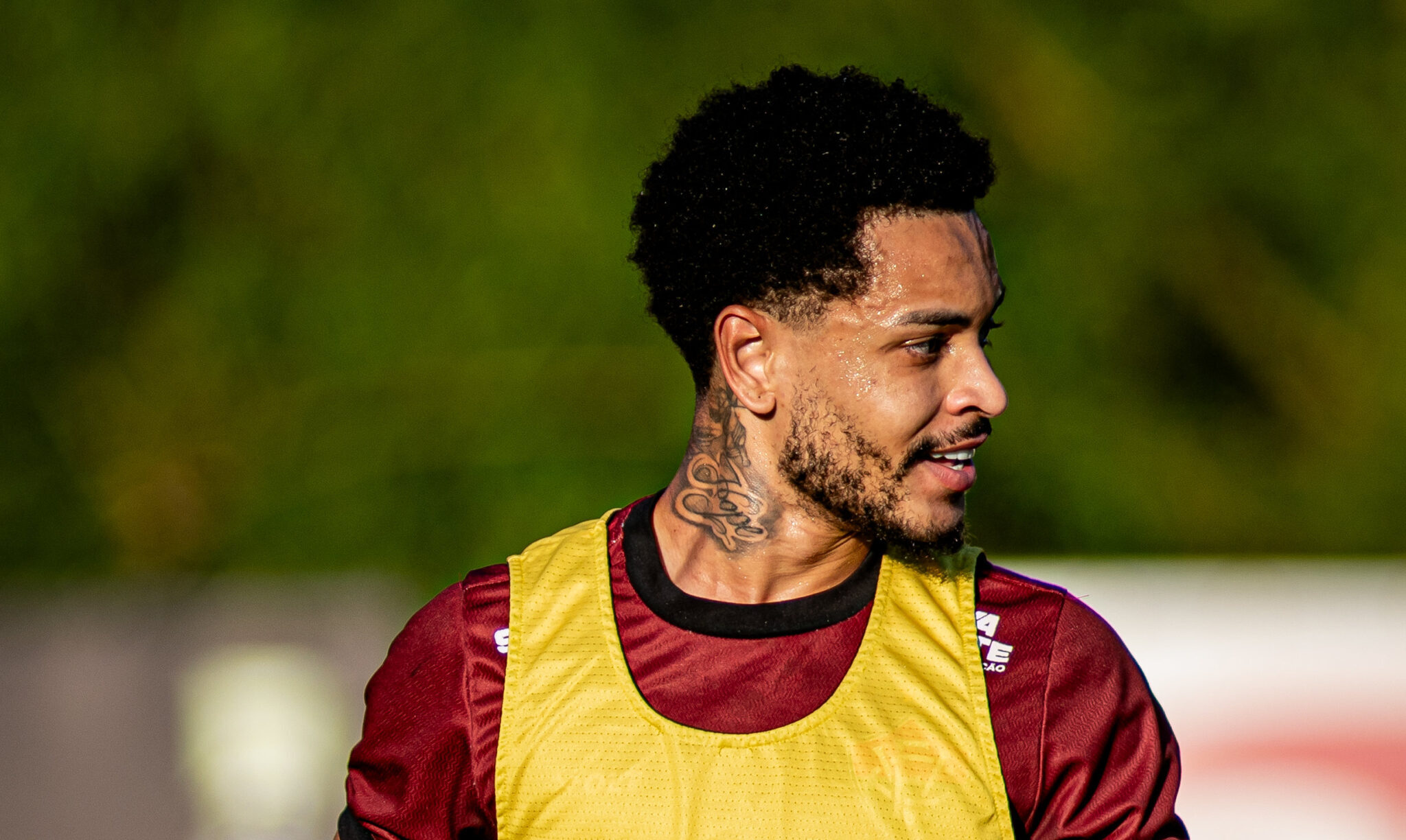 Matheuzinho lamenta derrota do Vitória no Mineirão: “Dói porque não jogamos mal”