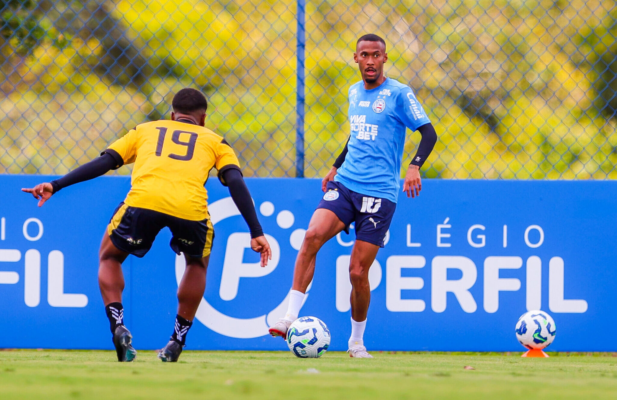 Com presença de torcedores, Bahia vence jogo-treino no CT Evaristo de Macedo