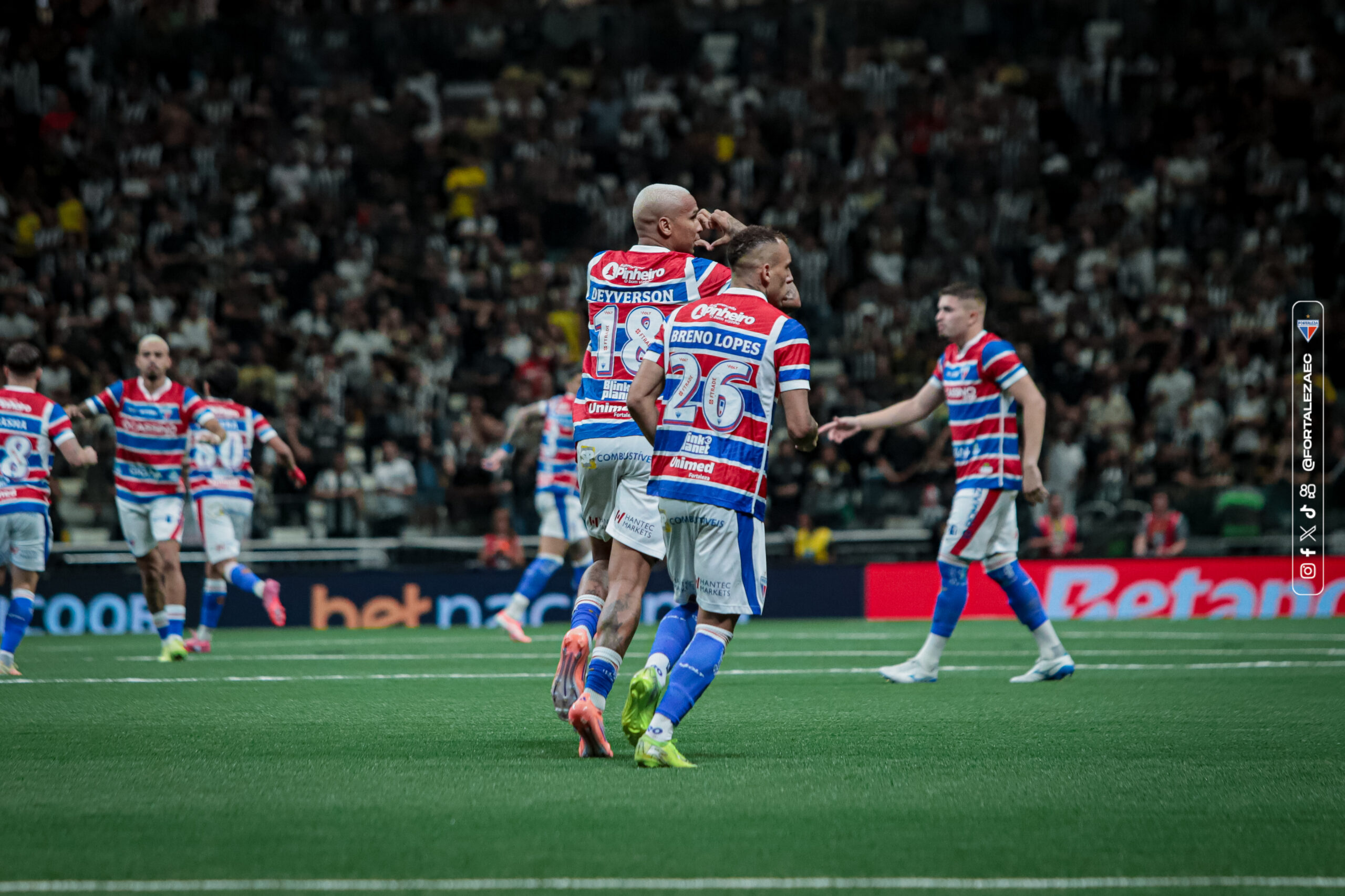 Deyverson assume artilharia do Fortaleza na Série A e acirra briga pela titularidade com Bareiro