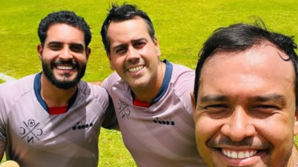 Vinicius com os preparadores fisicos do Náutico no CT