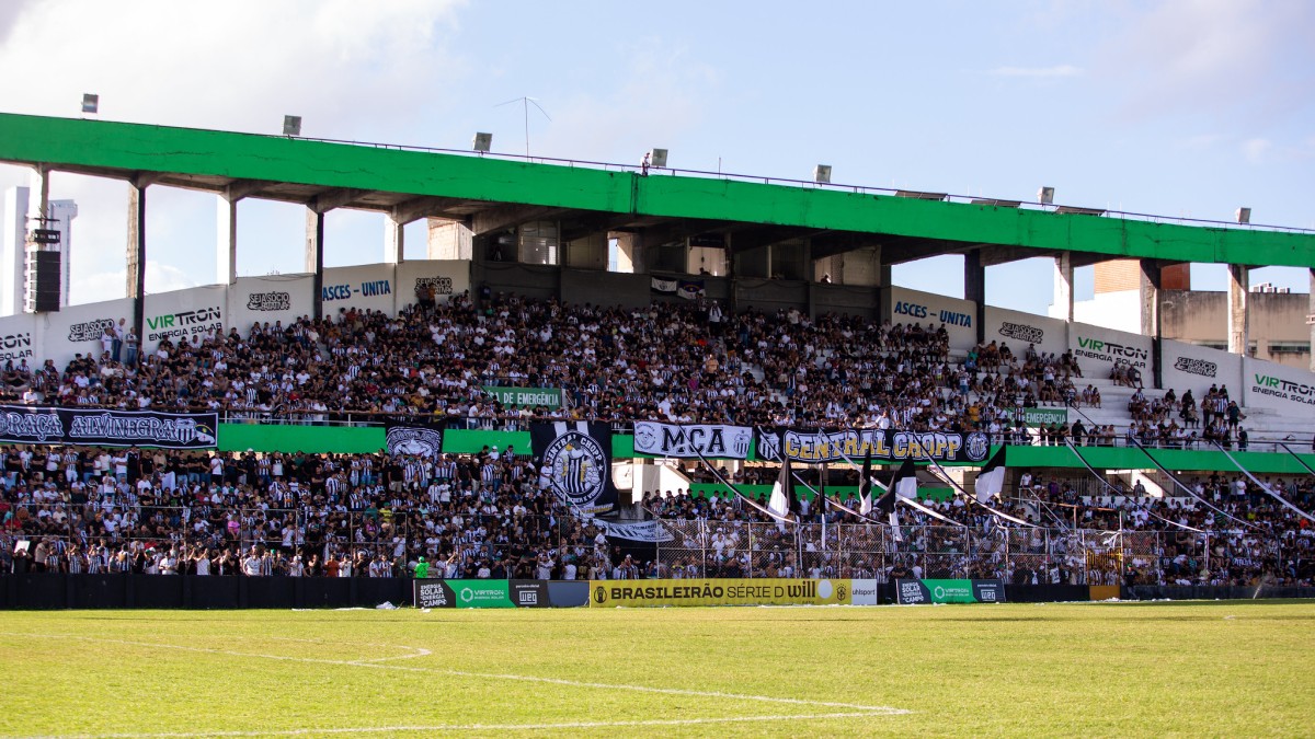 Torcida do Central no Lacerdão, em Caruaru