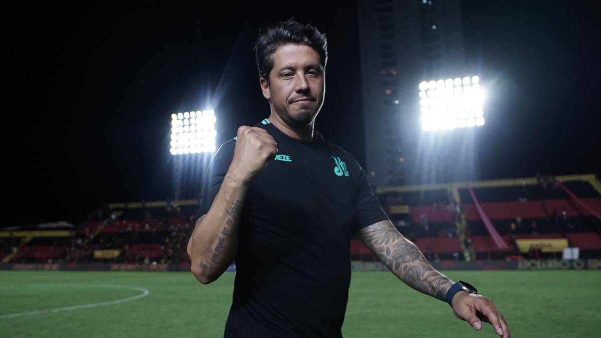 Após ter seu nome ligado ao Sport, Thiago Carpini revela desejo de seguir no Juventude em 2026